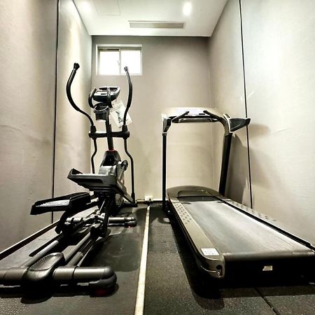 Harbour 10 Hotel Каосюн Екстериор снимка