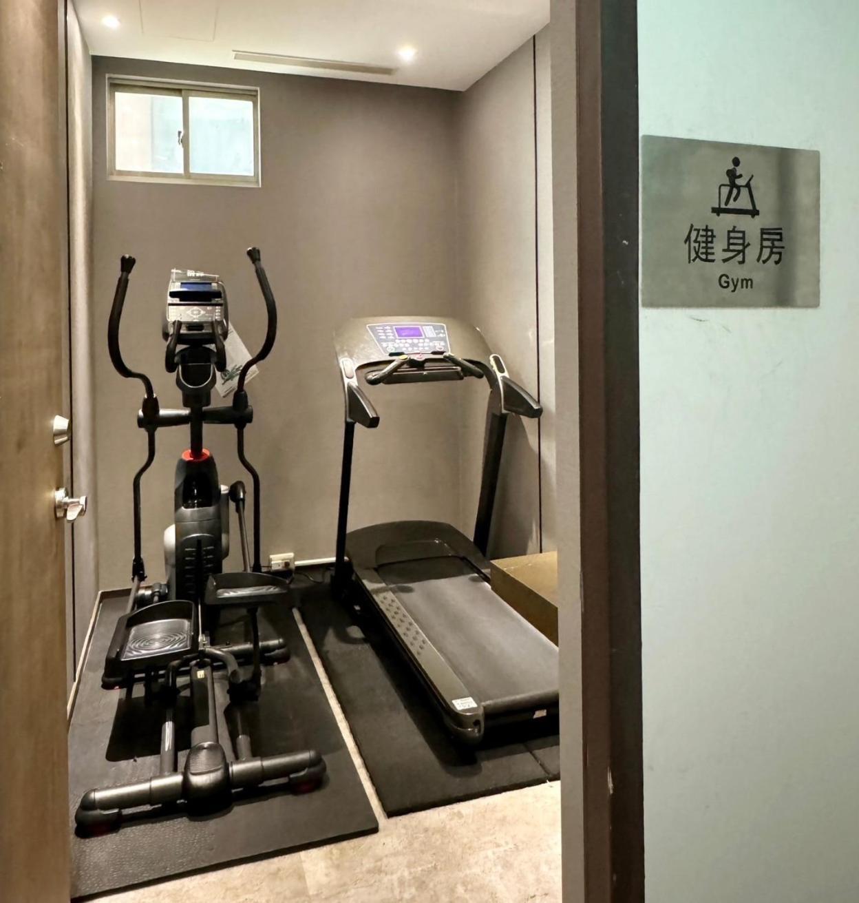 Harbour 10 Hotel Каосюн Екстериор снимка