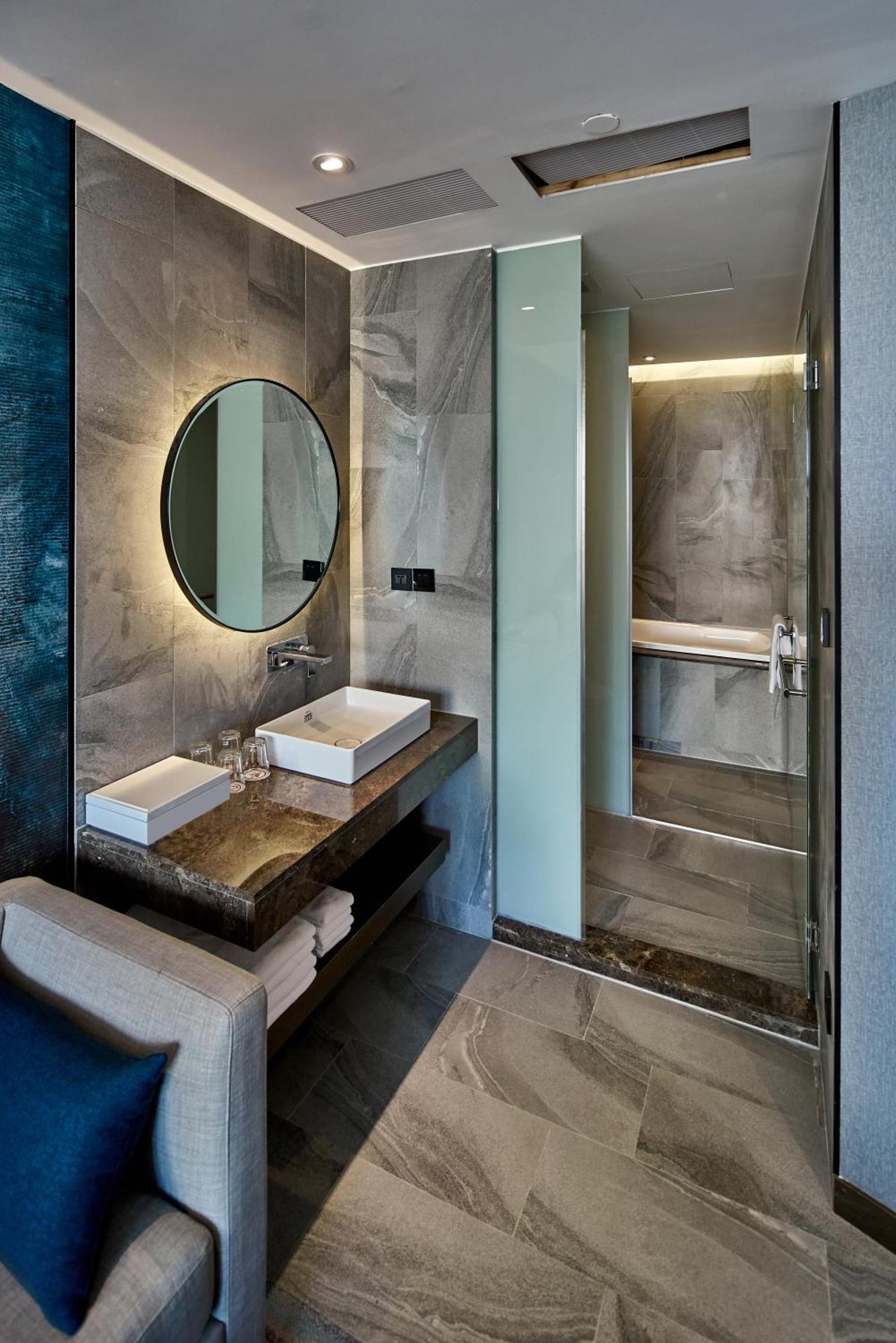 Harbour 10 Hotel Каосюн Екстериор снимка